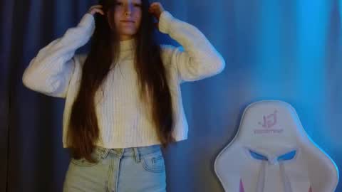 Snapshot of sweetie_lover chatting on 12-17-25, 08:59 Annie online show from 12-17-25, 08:59