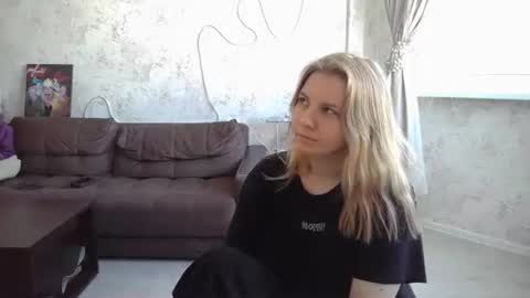 SweetieeFox online show from 10-01-25, 06:52