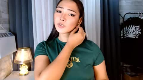 sweetiefox1 online show from 09-12-25, 12:55