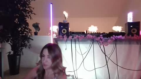 Snapshot of sweetjewlez chatting on 11-14-25, 01:37 sweetjewlez online show from 11-14-25, 01:37