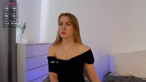 SweetKira1 online show from 03-08-25, 09:17