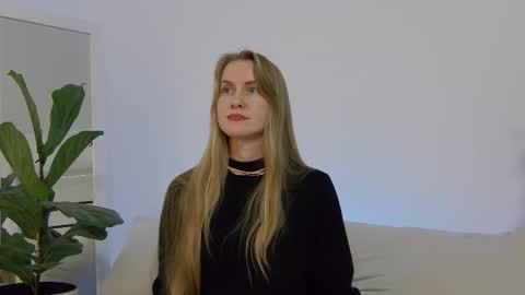 SweetKira1 online show from 10-11-25, 02:04