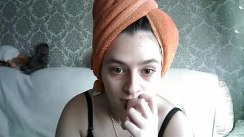 sweetliaison online show from 10-30-25, 09:22