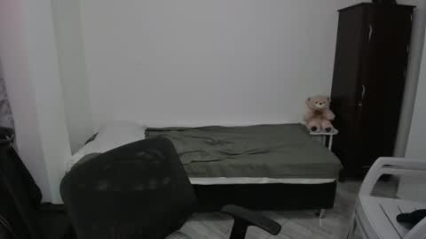 Snapshot of sweetlian_04 chatting on 12-16-25, 01:43 Lian online show from 12-16-25, 01:43