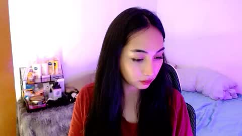 Snapshot of sweetlilly_18 chatting on 10-17-25, 02:37 Lilly online show from 10-17-25, 02:37