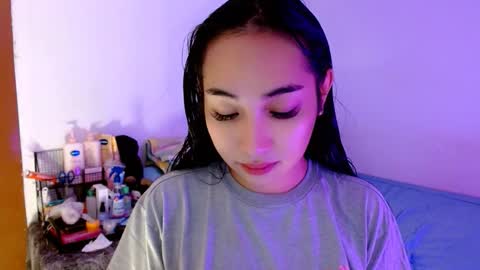 Snapshot of sweetlilly_18 chatting on 11-10-25, 03:16 Lilly online show from 11-10-25, 03:16