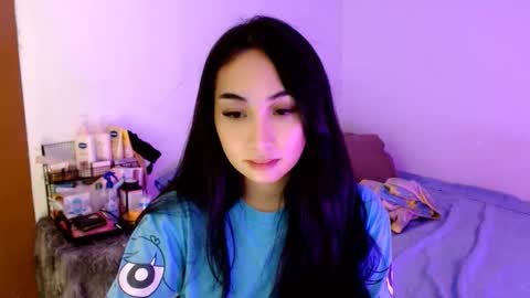 Snapshot of sweetlilly_18 chatting on 11-21-25, 11:58 Lilly online show from 11-21-25, 11:58