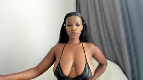 Snapshot of sweetlipsy chatting on 02-18-26, 05:14 sweetlipsy online show from 02-18-26, 05:14