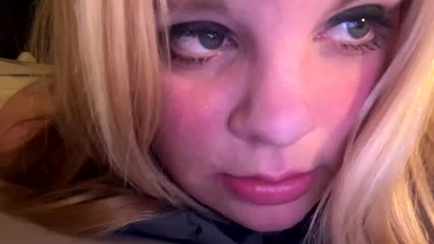 Snapshot of sweetlisa92 chatting on 01-07-25, 12:13 Lisa online show from 01-07-25, 12:13