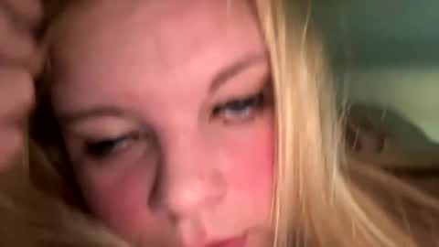 Snapshot of sweetlisa92 chatting on 01-22-25, 01:32 Lisa online show from 01-22-25, 01:32