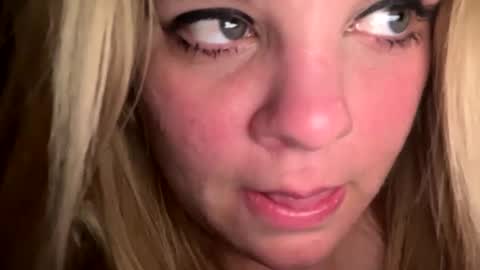 Snapshot of sweetlisa92 chatting on 02-24-25, 12:09 Lisa online show from 02-24-25, 12:09