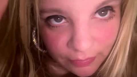 Snapshot of sweetlisa92 chatting on 03-11-25, 04:29 Lisa online show from 03-11-25, 04:29