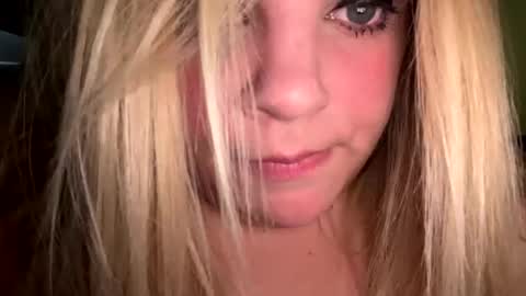 Snapshot of sweetlisa92 chatting on 11-06-25, 12:28 Lisa online show from 11-06-25, 12:28