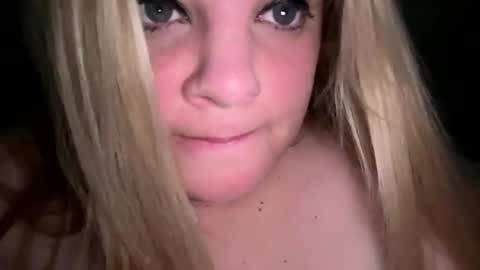 Snapshot of sweetlisa92 chatting on 11-08-25, 01:11 Lisa online show from 11-08-25, 01:11