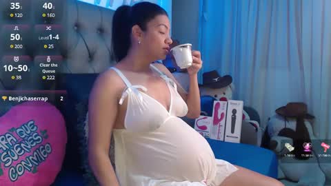 Snapshot of sweetmom12 chatting on 12-15-24, 01:43 Sweetmom12 online show from 12-15-24, 01:43