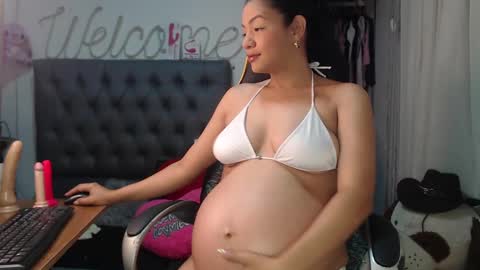 Snapshot of sweetmom12 chatting on 01-11-25, 02:04 Sweetmom12 online show from 01-11-25, 02:04