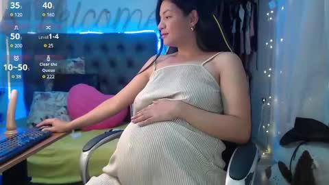 Snapshot of sweetmom12 chatting on 01-23-25, 02:12 Sweetmom12 online show from 01-23-25, 02:12