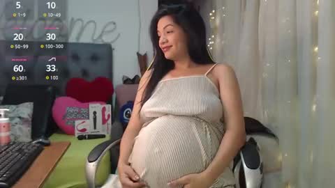 Snapshot of sweetmom12 chatting on 01-23-25, 02:07 Sweetmom12 online show from 01-23-25, 02:07