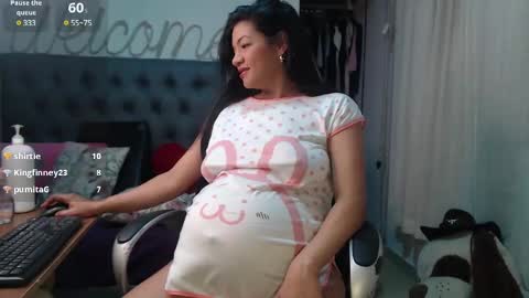 Snapshot of sweetmom12 chatting on 02-07-25, 11:13 Sweetmom12 online show from 02-07-25, 11:13
