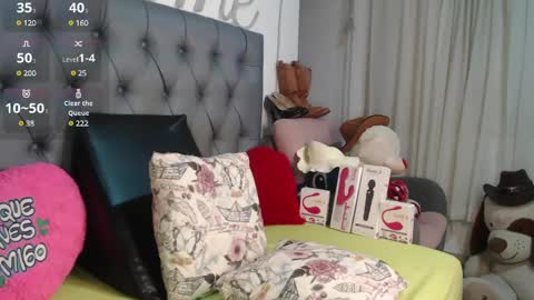 Snapshot of sweetmom12 chatting on 02-08-25, 12:39 Sweetmom12 online show from 02-08-25, 12:39