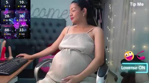 Snapshot of sweetmom12 chatting on 02-13-25, 01:48 Sweetmom12 online show from 02-13-25, 01:48