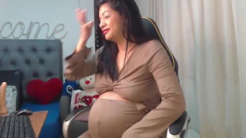 Snapshot of sweetmom12 chatting on 02-16-25, 01:38 Sweetmom12 online show from 02-16-25, 01:38