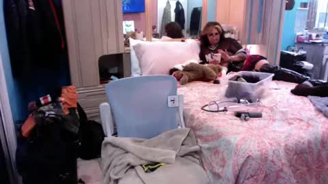 WeAim2PZzz online show from 02-10-25, 05:47