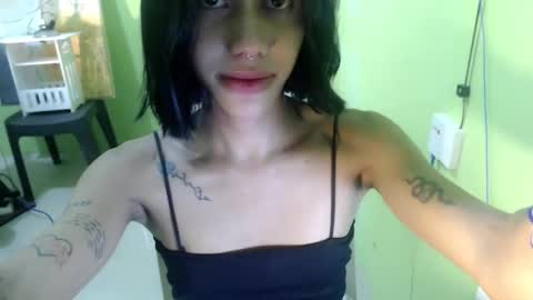 Snapshot of sweetnspisy69 chatting on 10-29-25, 04:42 Erica   online show from 10-29-25, 04:42