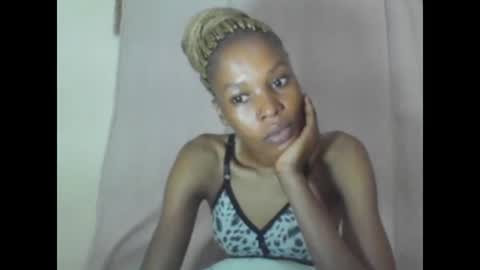 ESTHER online show from 02-08-25, 12:38