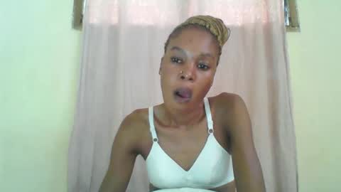 ESTHER online show from 02-11-25, 12:58