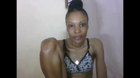 ESTHER online show from 09-20-25, 01:28