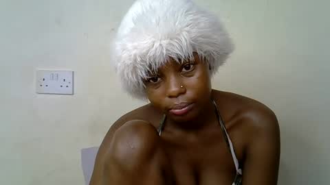 Snapshot of sweetrall chatting on 02-27-26, 03:01 Lilly online show from 02-27-26, 03:01