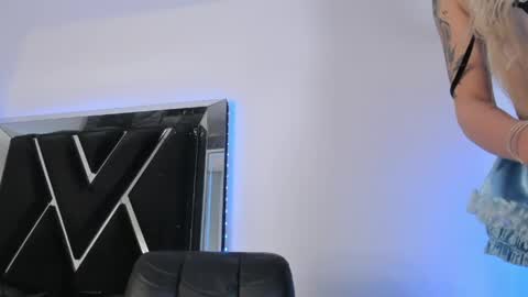  Alice Woolridge  online show from 04-15-26, 02:40