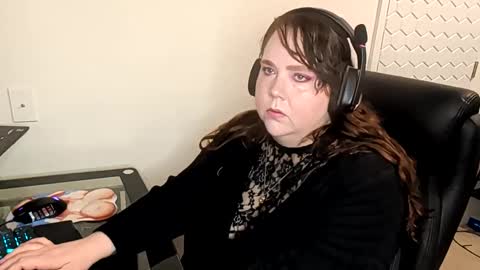 ruby and scarlet online show from 11-06-25, 10:27