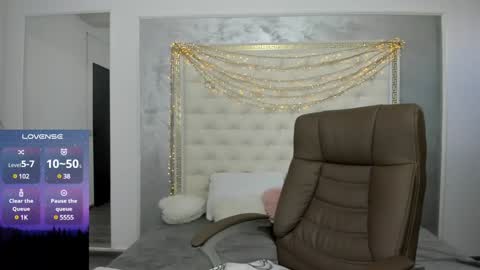 Snapshot of sweetsexangel chatting on 03-08-25, 02:30 Goddess Allysse online show from 03-08-25, 02:30