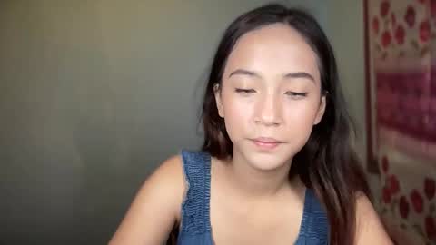 Snapshot of sweetsexy_miax chatting on 11-17-25, 01:17 Mia online show from 11-17-25, 01:17