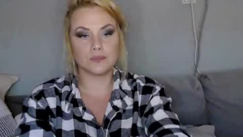 sweetsinz_ online show from 11-08-25, 10:52