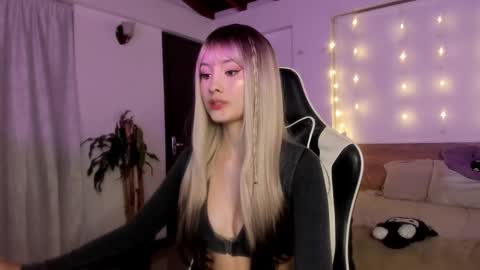 Snapshot of sweett_catt1 chatting on 02-20-25, 05:23 Cat independent model online show from 02-20-25, 05:23