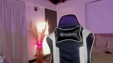 Snapshot of sweett_catt1 chatting on 02-25-25, 04:14 Cat independent model online show from 02-25-25, 04:14