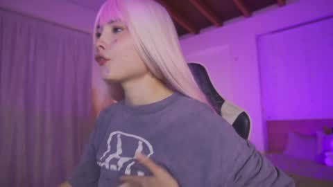 Snapshot of sweett_catt1 chatting on 03-12-25, 06:18 Cat independent model online show from 03-12-25, 06:18