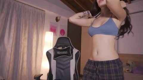 Snapshot of sweett_catt1 chatting on 11-24-25, 12:54 Cat independent model online show from 11-24-25, 12:54