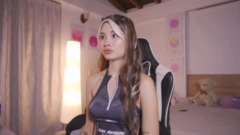 Snapshot of sweett_catt1 chatting on 11-28-25, 01:41 Cat independent model online show from 11-28-25, 01:41