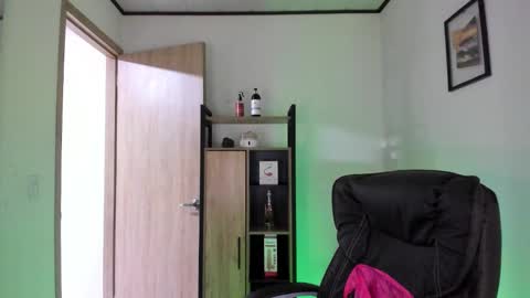 Snapshot of sweett_lust chatting on 02-17-26, 04:42 sweett_lust online show from 02-17-26, 04:42