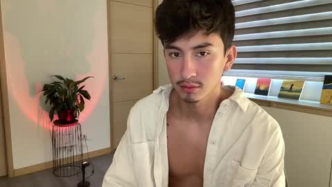 Snapshot of sweettaaron chatting on 10-15-25, 05:35 Andy online show from 10-15-25, 05:35