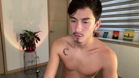 Snapshot of sweettaaron chatting on 10-18-25, 05:35 Andy online show from 10-18-25, 05:35