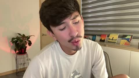 Snapshot of sweettaaron chatting on 10-28-25, 06:10 Andy online show from 10-28-25, 06:10