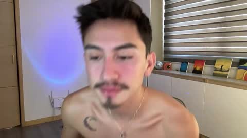 Snapshot of sweettaaron chatting on 11-17-25, 05:19 Andy online show from 11-17-25, 05:19