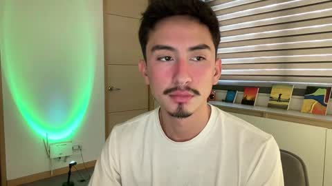 Snapshot of sweettaaron chatting on 11-18-25, 05:17 Andy online show from 11-18-25, 05:17