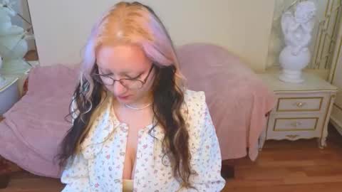 Hot Candy online show from 09-19-25, 04:36
