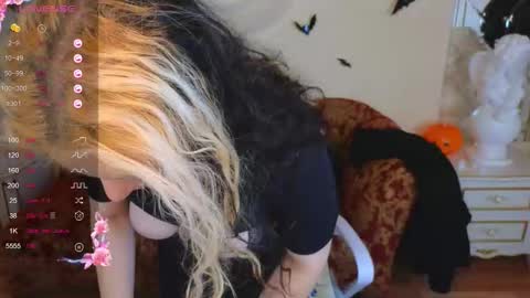 Hot Candy online show from 10-17-25, 04:37